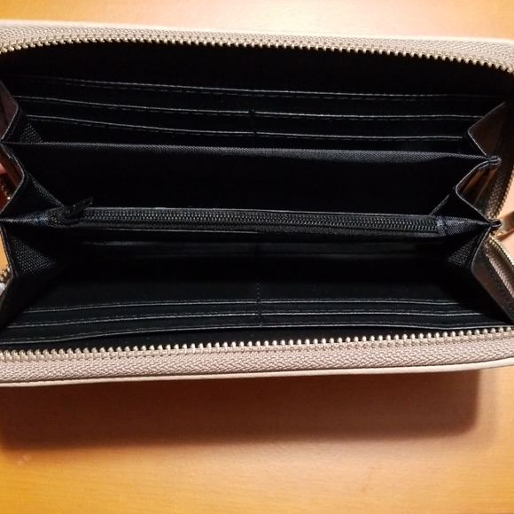 New Wallet - Picture 3 of 3